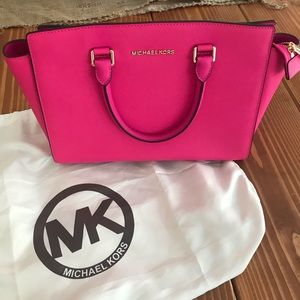 💕Hot Pink Michael Kors Large Selma Purse😍
